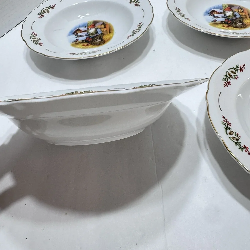 4 Christineholm Old Fashioned Christmas Rimmed Soup Bowls Set Elf Gnomes Vtg